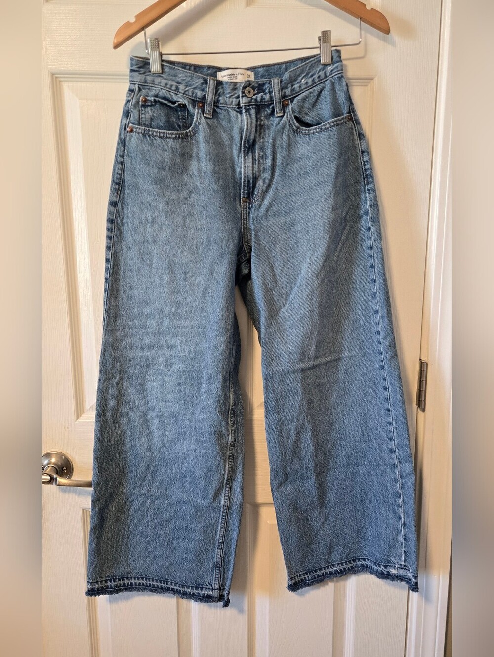 Abercrombie & Fitch High-Rise Wide Leg Light Wash Jeans-Size 26 Short